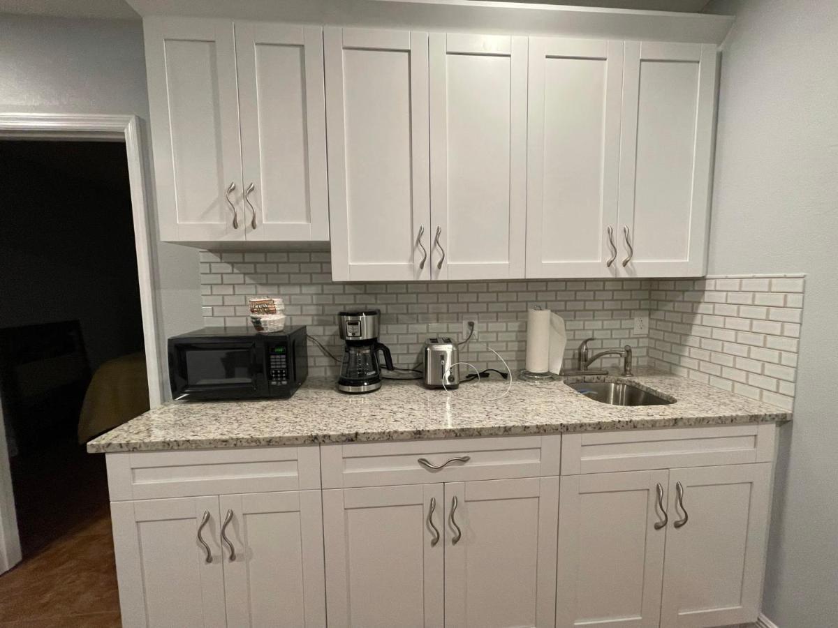 Twelve Oaks Modern Independent Apartment 坦帕 外观 照片